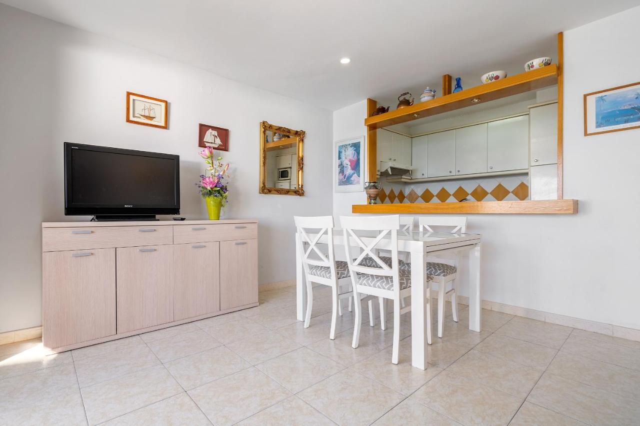 Hauzify I Apartament Gavina サロウ エクステリア 写真