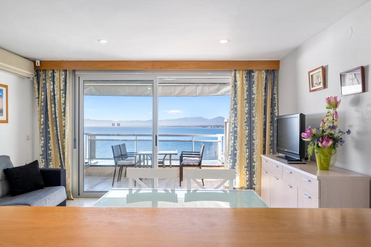 Hauzify I Apartament Gavina サロウ エクステリア 写真