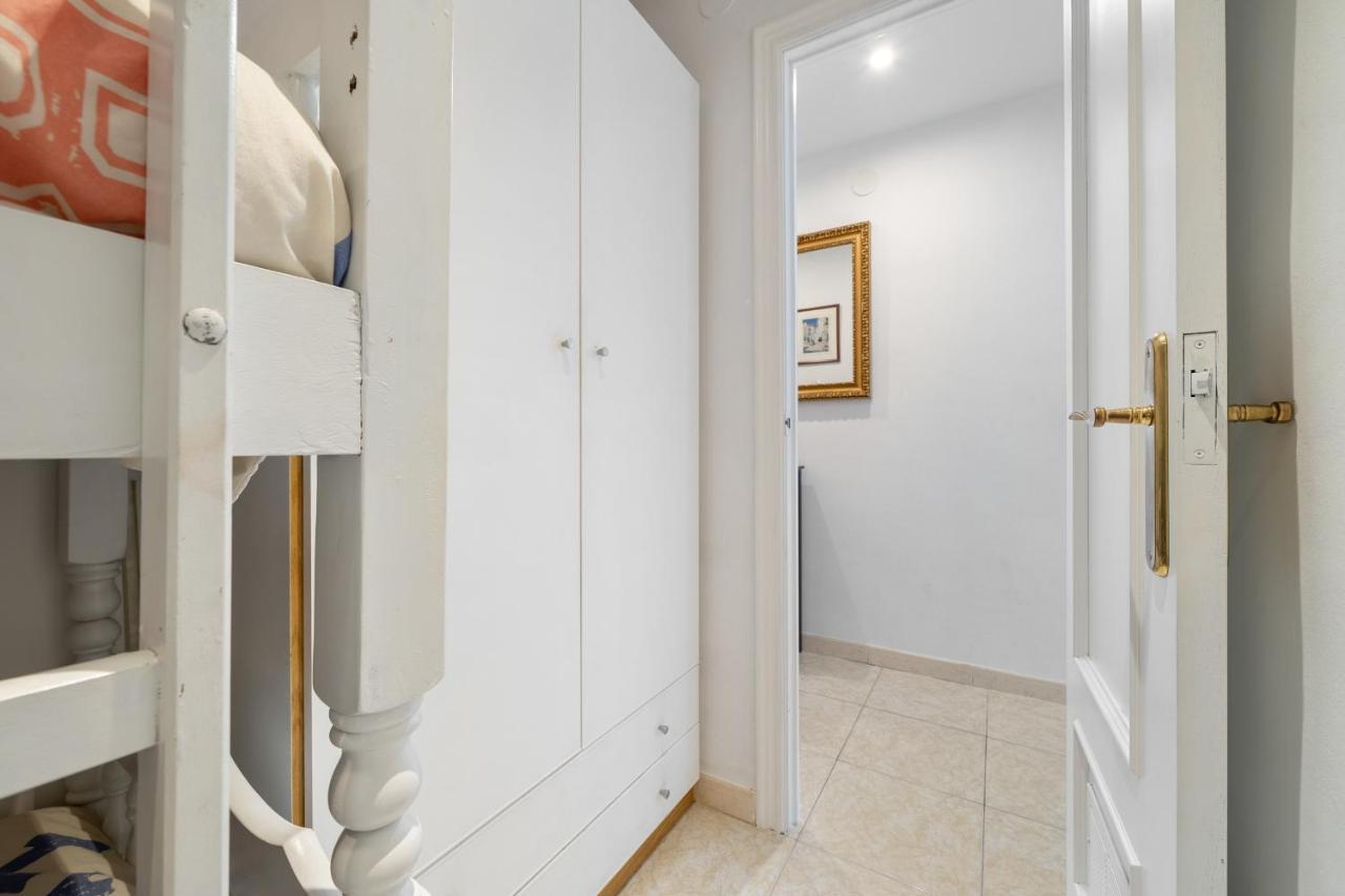 Hauzify I Apartament Gavina サロウ エクステリア 写真